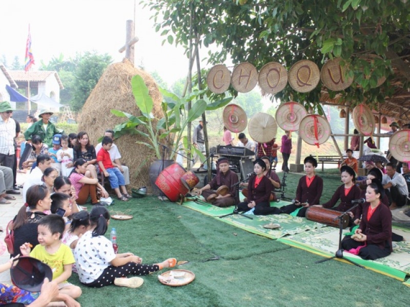 Không gian “Chợ quê - Ký ức tuổi thơ” tại Làng tái hiện cảnh chợ quê ngày hè của vùng Bắc Bộ. (Nguồn ảnh: baodantoc.vn)